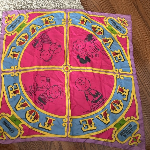 Vintage Charles Shultz Peanut Caricatures Vibrant Silk Scarf with bonus - Picture 2 of 4